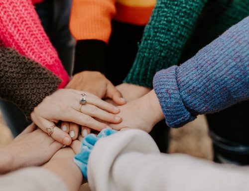 NEVIDLJIVE RUKE SUSTAVA  Između entuzijazma i iscrpljenosti: žene u udrugama kao zamjena za državu