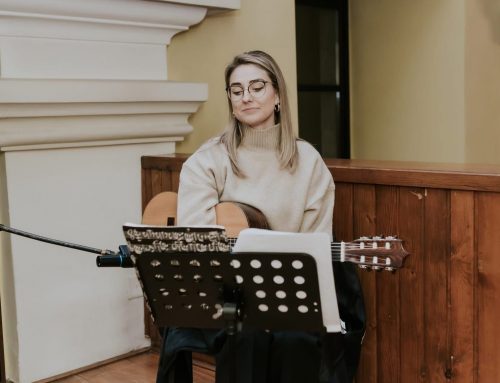 Gospićka profesorica gitare Marijana Pavičić prenijela je strast prema glazbi na kći Luciju čije se ime sve više ističe u svijetu mladih gitarista